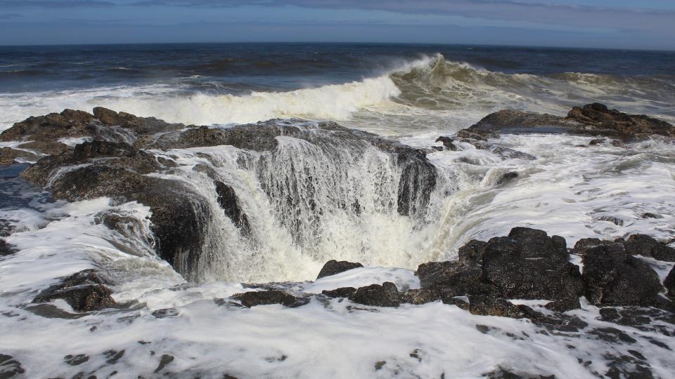 Thor's Well, in the Pacific where the ocean is drained at specific times. Photo by Mark Gunn via Flickr CC-BY-2.0. Morningstar Top 5: outflows in 2022; a year to forget