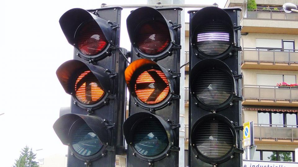Luxembourg traffic signal. Photo via Wikimedia CC-BY-2.0