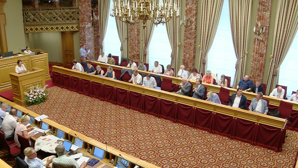 Finance minister Yuriko Backes addressing the 60-seat Luxembourg parliament on Tuesday. Image from video by ChambreTV.